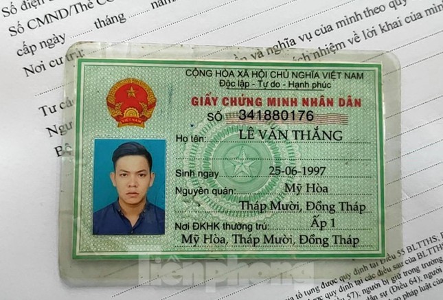 Lê Văn Thắng bị bắt giữ khi đang nhận tiền từ người dân
