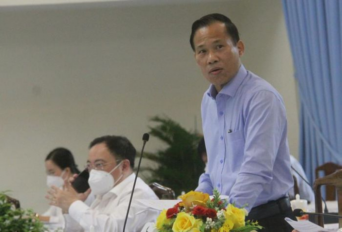 Trưởng ban Tuyên giáo Tỉnh ủy Phạm Xuân Hà đề nghị tuyên truyền cho người dân hiểu các quy định cụ thể việc đi lại, tránh hiểu nhầm lẫn. Ảnh: VŨ HỘI.