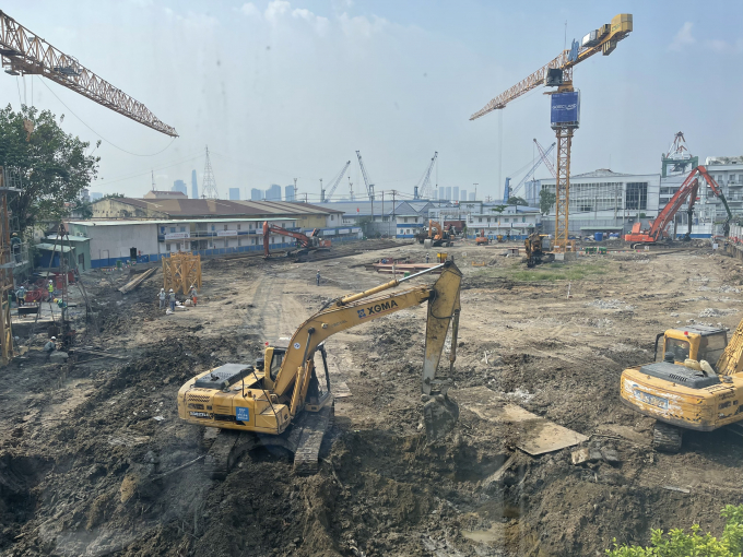 Ghi nhận thực tế dự án đang trong quá trình xây dựng và chưa có dấu hiệu nào hoàn thành phần móng nhưng chủ đầu tư đã bắt tay cùng nhiều sàn phân phối tiến hành huy động vốn trái pháp luật từ khách hàng.