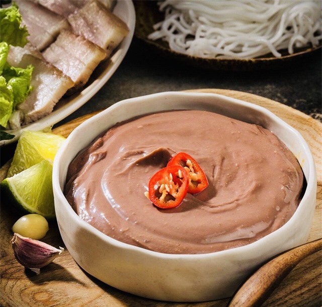 Mắm nêm, mắm ruốc từ nét văn hoá vùng miền đã thăng hạng trở thành thương hiệu địa phương của Đà Nẵng.