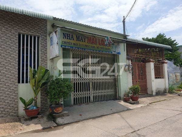 Nhà của bà Loan (Tổ trưởng Tổ 17) và các căn hai căn nhà khác nằm trên tờ 18 thửa 373, đất trồng cây hàng năm khác (đất nông nghiệp)
