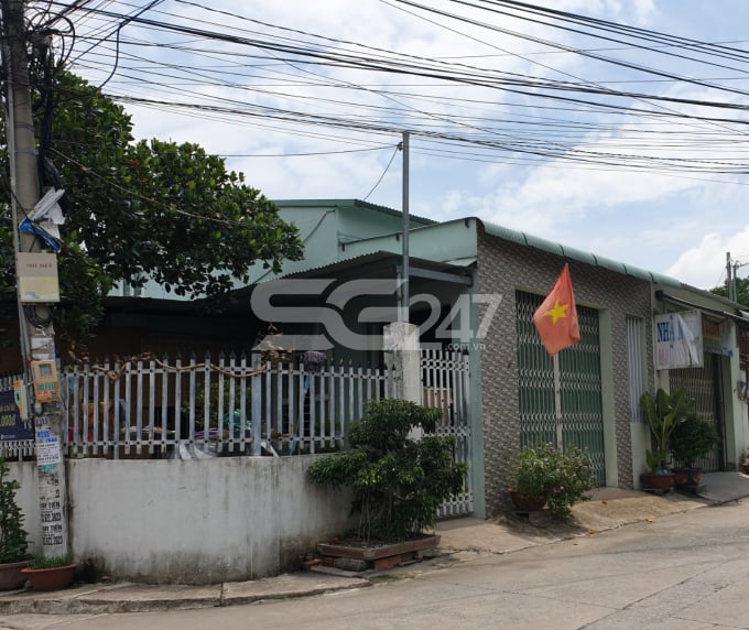 Hình ảnh căn nhà kế bên nhà của bà Loan (Tổ trưởng Tổ 17) trên thửa 373, tờ 18, đất nông nghiệp, quy hoạch đất cơ sở y tế thuộc Tổ 17, khu phố 4, phường Trảng Dài.