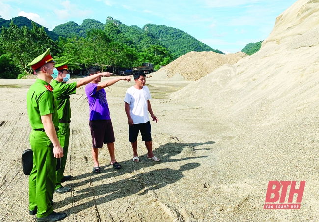 Công an huyện Cẩm Thủy thường xuyên tuyên truyền cho các doanh nghiệp khai thác khoáng sản trên địa bàn huyện thực hiện nghiêm các quy định của pháp luật về khai thác khoáng sản.