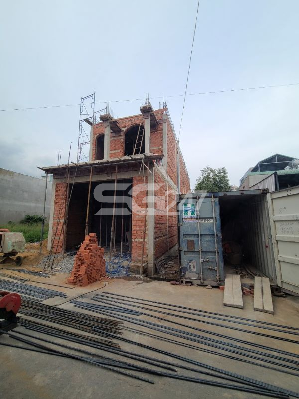 Căn nhà tại tờ 15, thửa 368 (525m2), quy hoạch đất xây dựng cơ sở giáo dục và đào tạo (495.06m2), quy hoạch đất giao thông 30.36m2) được xây dựng vào tháng 12-2020.