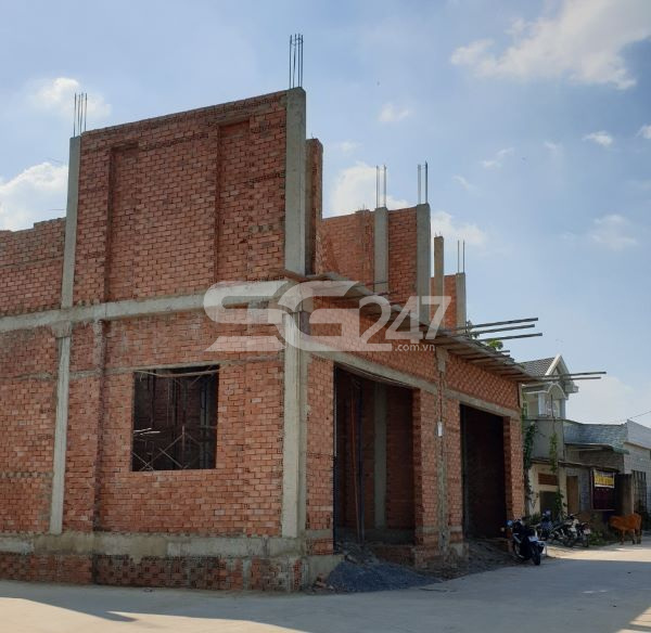 Hình ảnh 2 căn nhà trên thửa 584 (70m2) và thửa 585 (70m2), quy hoạch đất khu vui chơi, giải trí công cộng (Sát suối Săn Máu) ghi nhận vào thời điểm đầu tháng 01-2022