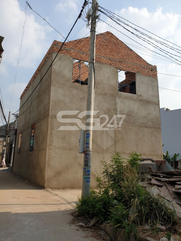 Phía đằng sau của căn nhà