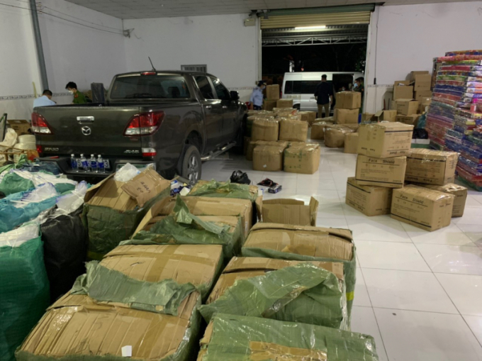Kho thuốc đông dược và vật tư y tế được phát hiện.