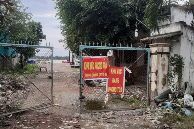 Một khu vực ở xã Bình Đức bị phong tỏa sau khi phát hiện F0. Ảnh: M.A.