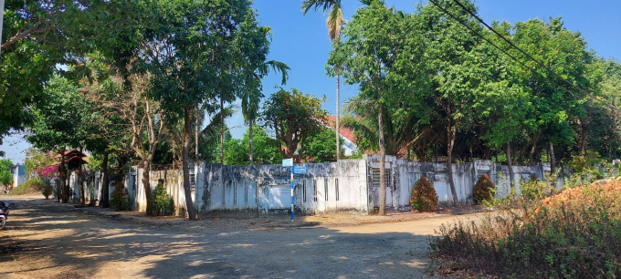 Hai mặt tiền của tòa nhà nằm trên tuyến đường Thoại Ngọc Hầu và Hồ Văn Huê ĐỨC NHẬT