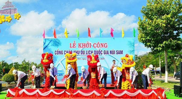 UBND TP.Châu Đốc tổ chức khởi công xây dựng cổng chào Khu du lịch quốc gia Núi Sam vào ngày 21.3 - Ảnh: Báo An Giang