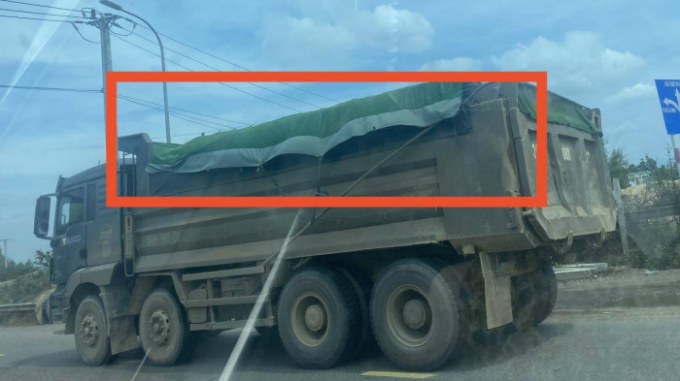 Giữa thanh thiên bạch nhật (ảnh chụp ngày 7/4)