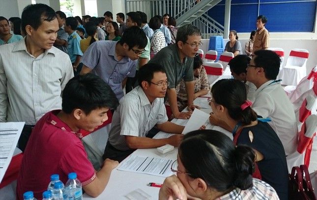 Người dân chọn mua nhà ở khu Đặng Xá, Gia Lâm, Hà Nội Ảnh: Như Ý