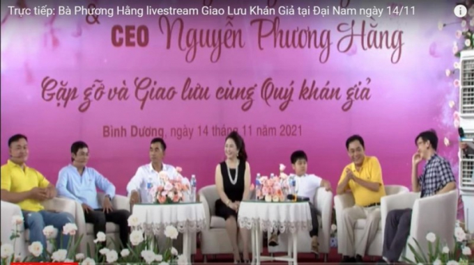 Một buổi giao lưu của bà Nguyễn Phương Hằng.