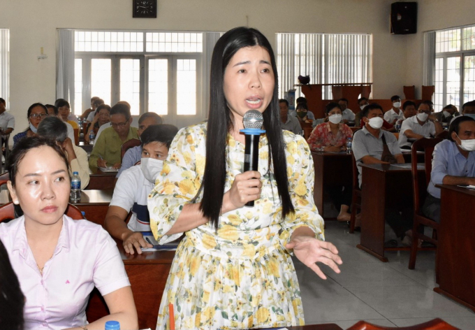 Chị Nguyễn Thị Lan (khu phố Quảng Phú, TX. Phú Mỹ) cho rằng quy định tách thửa tại QĐ 15 gây khó khăn cho người dân tại buổi tiếp xúc cử tri ngày 8/6.