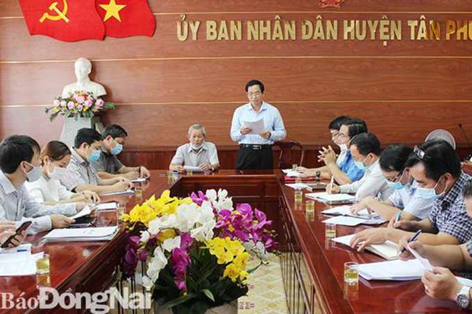 Phó chủ tịch UBND tỉnh Võ Văn Phi phát biểu chỉ đạo tại buổi làm việc với H.Tân Phú