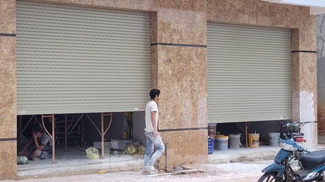 Công nhân làm tại dự án của Cty Phú Xuân không đeo khẩu trang