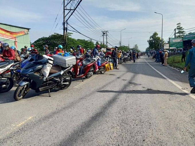 Khoảng 7 giờ 30 sáng ngày 2/10 lực lượng chức năng đã cho những người quê Ninh Thuận Bình Thuận quay trở lại về quê theo hướng huyện Vĩnh Cửu, giao thông được thông thoáng và trật tự được đảm bảo