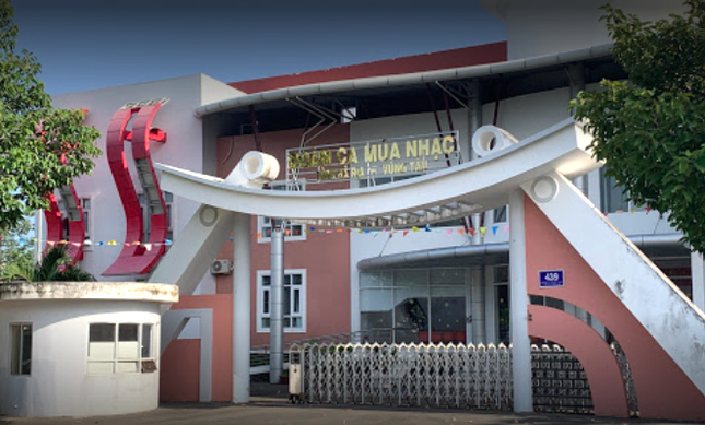 Sở Văn hóa và Thể thao phải kiểm điểm các cá nhân khác nguyên là lãnh đạo Sở hiện nay đã nghỉ hưu theo chế độ vì để xảy ra các sai sót khi phê duyệt gói thầu số 11 thuộc dự án trụ sở làm việc Đoàn ca múa nhạc.
