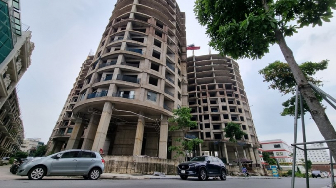 Dự án đã dừng thi công ở tầng 14 từ lâu, và căn hộ tại tầng 18 theo hợp đồng ký với ông S đang nằm trong lương lai