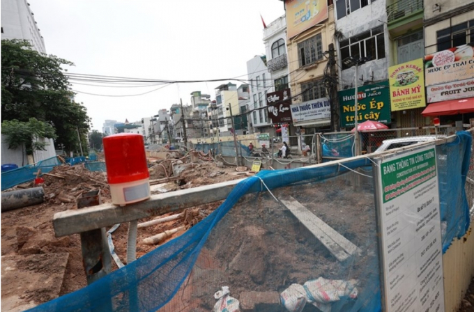 Thi công tuyến đường sắt Nhổn - ga Hà Nội chậm tiến độ do giải phóng mặt bằng. Ảnh: Hải Nguyễn