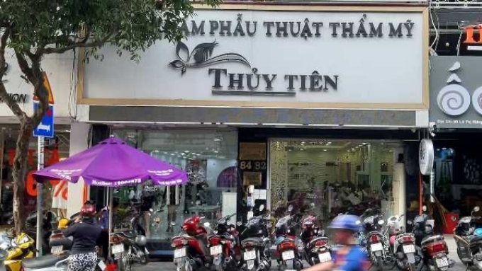 Phòng khám chuyên khoa thẩm mỹ thuộc Công ty TNHH thẩm mỹ viện Thủy Tiên có nhiều người tham gia hành nghề nhưng không đăng ký với Sở Y tế