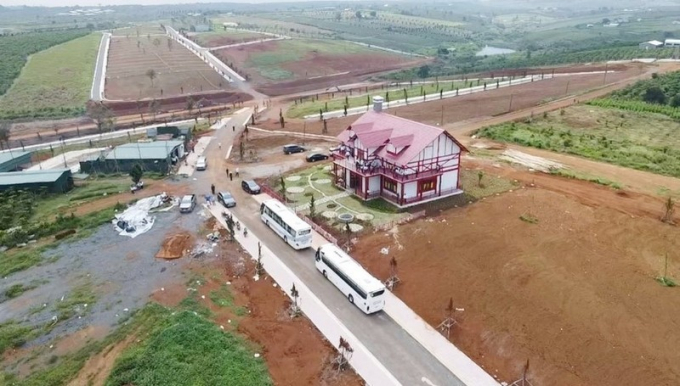 Tình trạng hiến đất mở đường trên địa bàn TP Bảo Lộc xảy ra nhiều bất cập thời gian qua.