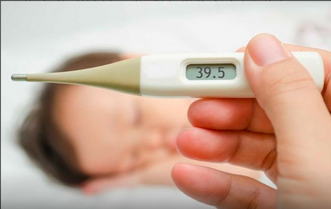 Khi mắc cúm B người bệnh có thể sốt nóng , sốt cao với nhiệt độ khoảng 39-41 độ C