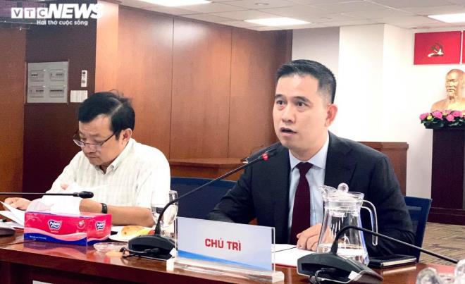 Ông Nguyễn Trung Tín - Phó Chủ tịch HĐQT Công ty An Gia trả lời tại buổi họp báo.