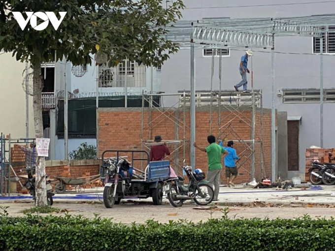 Một công trình xây dựng không phép, sai quy hoạch tại đường Hùng Vương (nối dài) bị UBND Thành phố Mỹ Tho xử phạt hành chính 2 lần vẫn tiếp tục thi công.