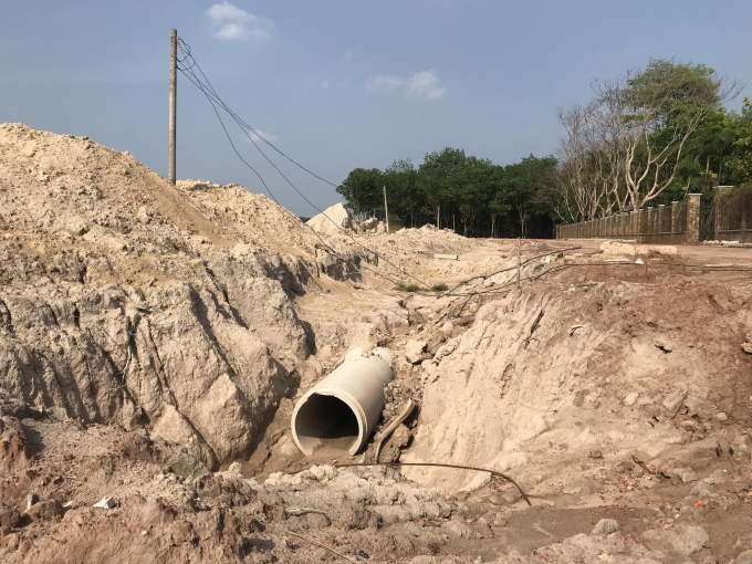 Một số tuyến đường trong dự án đang được chủ đầu tư đặt cống ngầm.