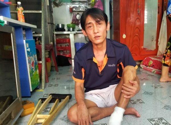 Anh Tuấn, một công nhân làm việc tại công ty đang bị nợ lương cho biết cuộc sống gặp khó khăn