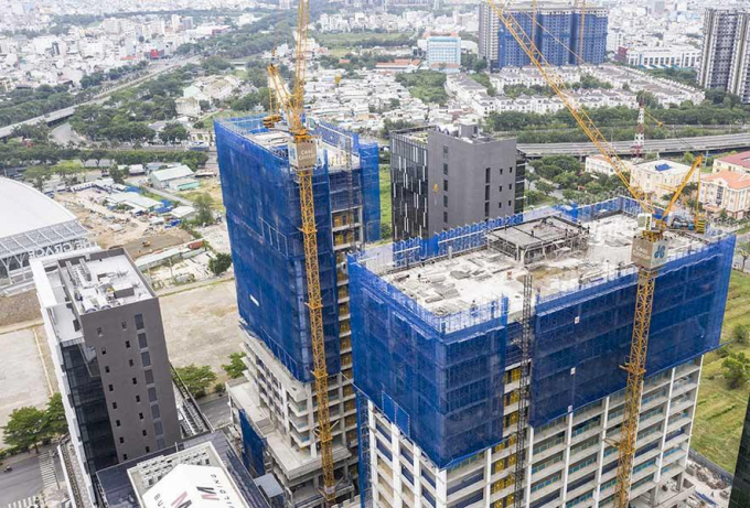 Nhiều doanh nghiệp xây dựng ở TPHCM phải ngừng thi công.