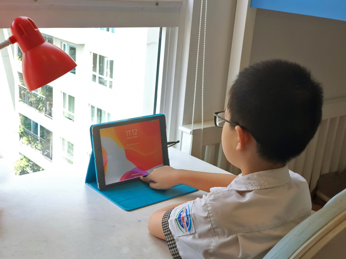 Thực hư chuyện kính chống sáng xanh tránh được cận thị?