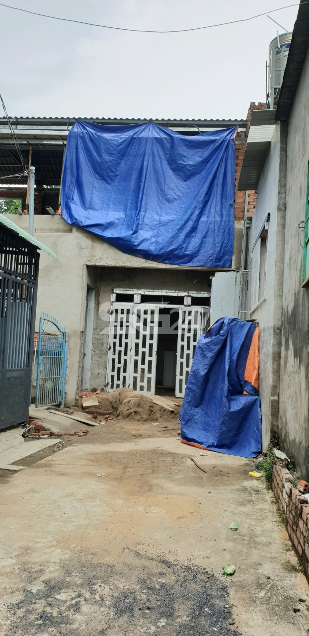Tờ 6 thửa 502, quy hoạch đất trồng cây lâu năm, cuối thửa đất này hiện có 1 căn nhà đang được thi công (kết cấu 1 trệt, 1 lầu). Công trình ở khu phố 3, phường Trảng Dài, cách đường 768B khoảng 100m.
