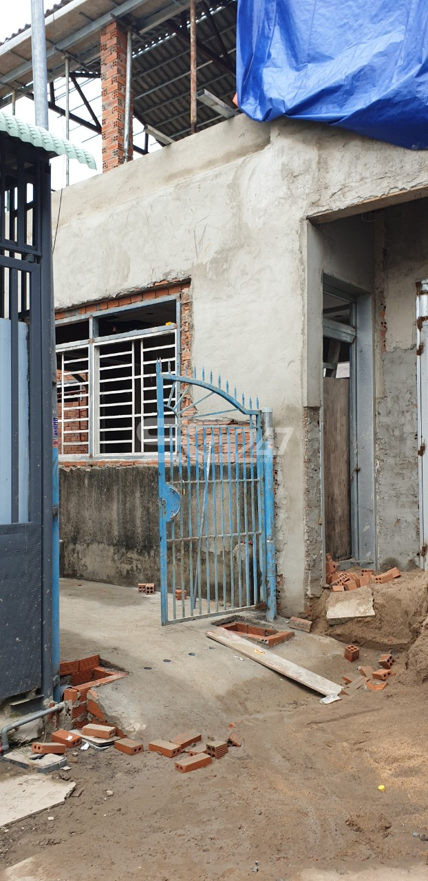 Tờ 6 thửa 502, quy hoạch đất trồng cây lâu năm, cuối thửa đất này hiện có 1 căn nhà đang được thi công (kết cấu 1 trệt, 1 lầu). Công trình ở khu phố 3, phường Trảng Dài, cách đường 768B khoảng 100m.