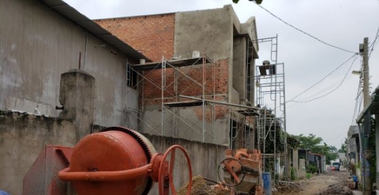 Máy móc dùng để trộn vữa (hồ) phục vụ cho việc xây dựng căn nhà tại thửa 239 tờ bản đồ số 5