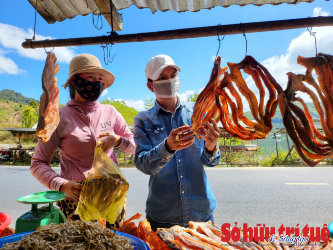 Khô cá dần trở thành món đặc sản nổi tiếng tại lòng hồ lòng hồ thủy điện Buôn Tua Sah.
