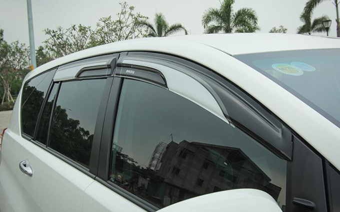 Viền che mưa làm giảm tầm nhìn của lái xe, nhất là vào ban đêm