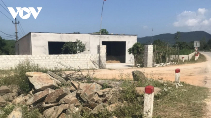 Công trình vi phạm hành lang giải phóng mặt bằng của gia đình ông Nguyễn Thanh Hương, Phó Bí thư Thường trực xã Quảng Hợp.