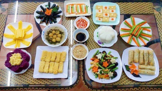 Mâm cỗ có điểm nhấn là màu sắc ngũ hành