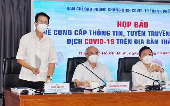 Ông Phạm Đức Hải, Phó Ban chỉ đạo phòng chống dịch COVID-19 TP.HCM thông tin tại buổi họp báo. Ảnh: TÁ LÂM