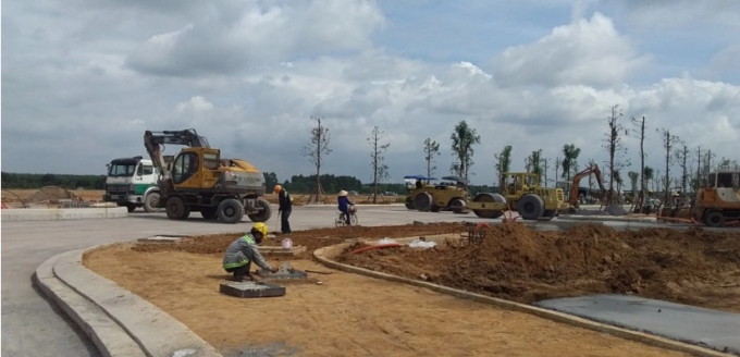 Hơn tháng qua báo Tuổi trẻ Thủ đô đã phản ánh tình trạng dự án Khu dân cư theo quy hoạch 92,2 ha tại xã Long Đức, huyện Long Thành có dấu hiệu xây dựng không phép nhưng Sở Xây dựng Đồng Nai lại đang có dấu hiệu