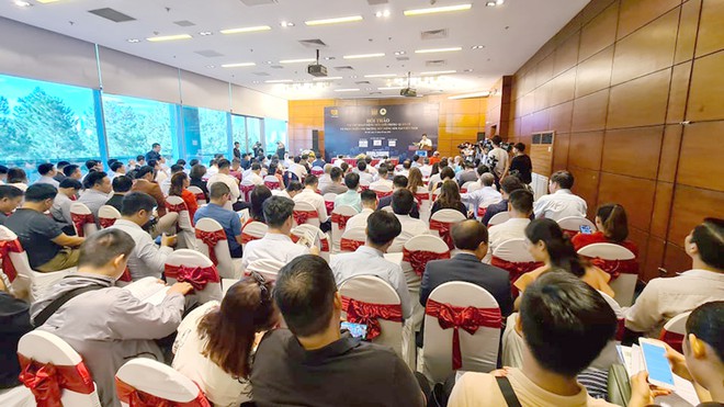 Nhiều người tham dự hội thảo đều cho rằng, cần chuẩn hóa hoạt động môi giới bất động sản hơn để góp phần nâng tầm chuyên nghiệp cho thị trường bất động sản. Ảnh Lê Quân