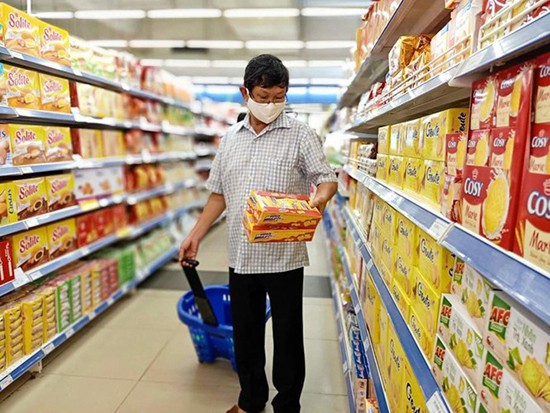 Khách mua hàng tại hệ thống Co.op. Ảnh: Saigonco-op.com.vn