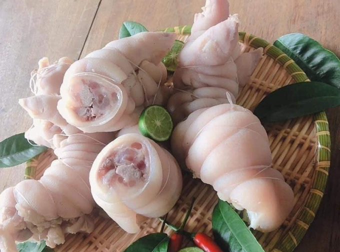 Móng giò rút xương - món ăn đang gây sốt vì giá siêu rẻ (ảnh: NVCC)