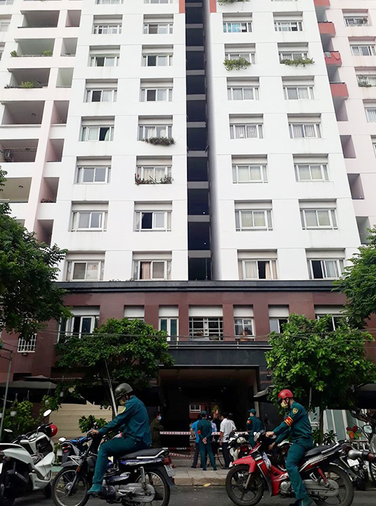 Block có ca nghi nhiễm cao 15 tầng, với 328 cư dân. Ảnh: Hà An.