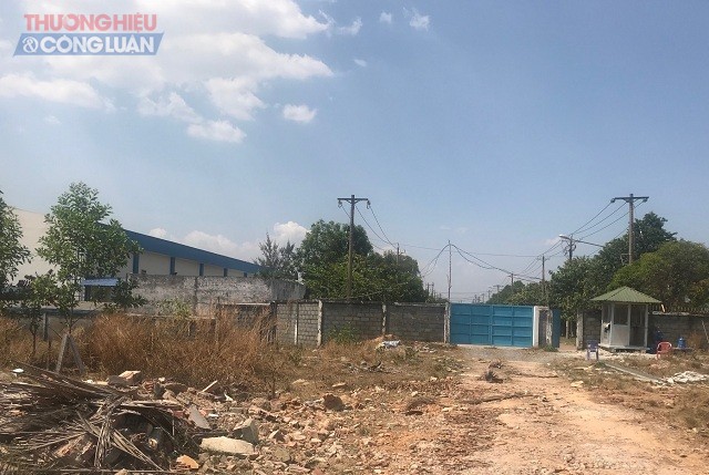 ảnh đất của 7 hộ dân, giờ Công ty Amata ngang nhiên xây tường, đào mương thoát nước và “lập chốt” bảo vệ
