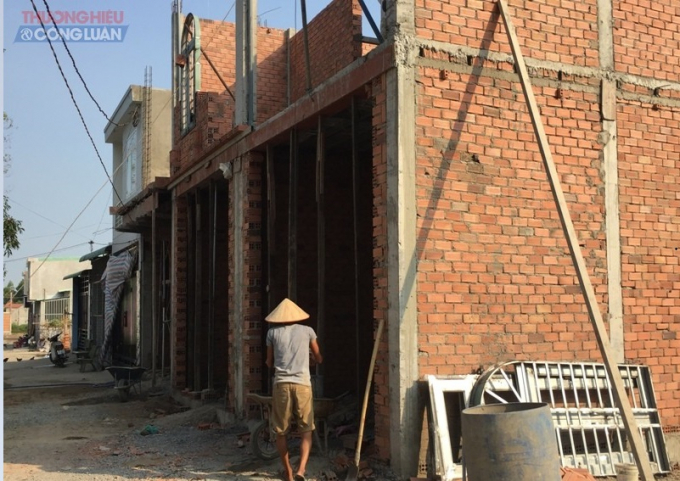 Vấn đề vi phạm trật tự xây dựng tại địa bàn xã Phước Tân đang đang diễn ra phổ biến (Ảnh: Nguyên Dũng)