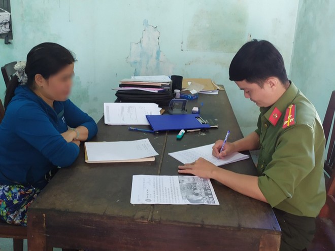 Bà Th. làm việc với cơ quan công an, thừa nhận hành vi vi phạm ẢNH: TRÙNG DƯƠNG