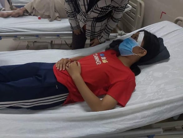 Nữ sinh Hồ Bùi Bảo N. được điều trị tại bệnh viện Lê Ngọc Tùng. Ảnh: ĐCNGT